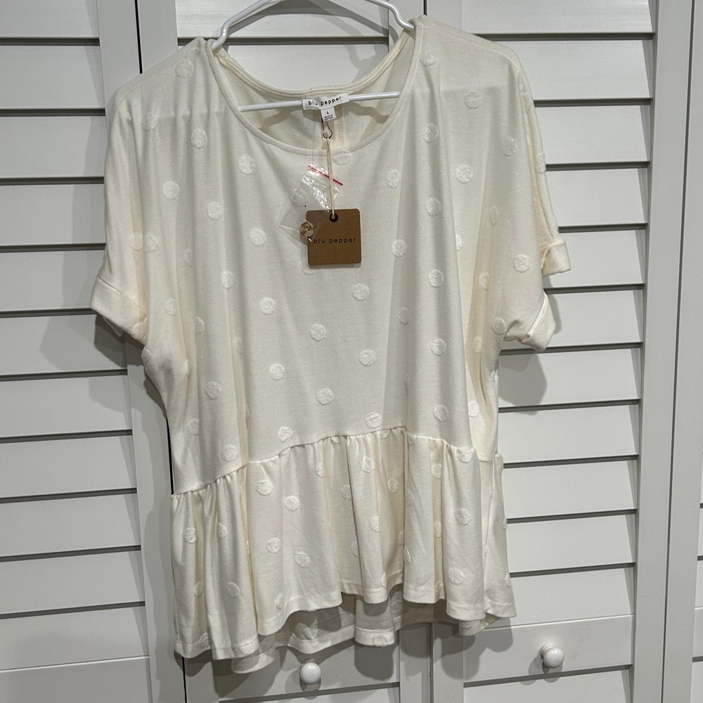 Blu Pepper Cream Textured Dot Top